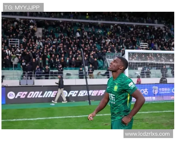 法比奥跪地爆哭！职业生涯首冠，足协杯决赛戴帽，包办两大金靴